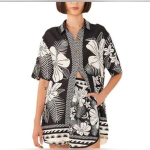 NWT✨Farm Rio Macaw Button-up Shirt
